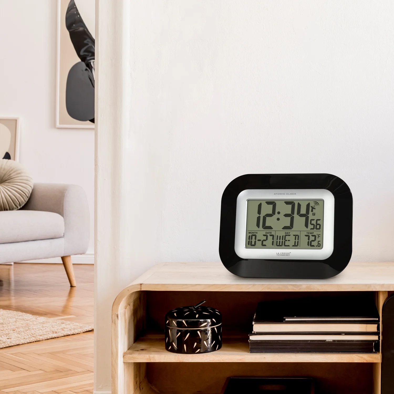 WT-8005U-B Atomic Digital Wall Clock with Indoor Temperature and Date - Image 3