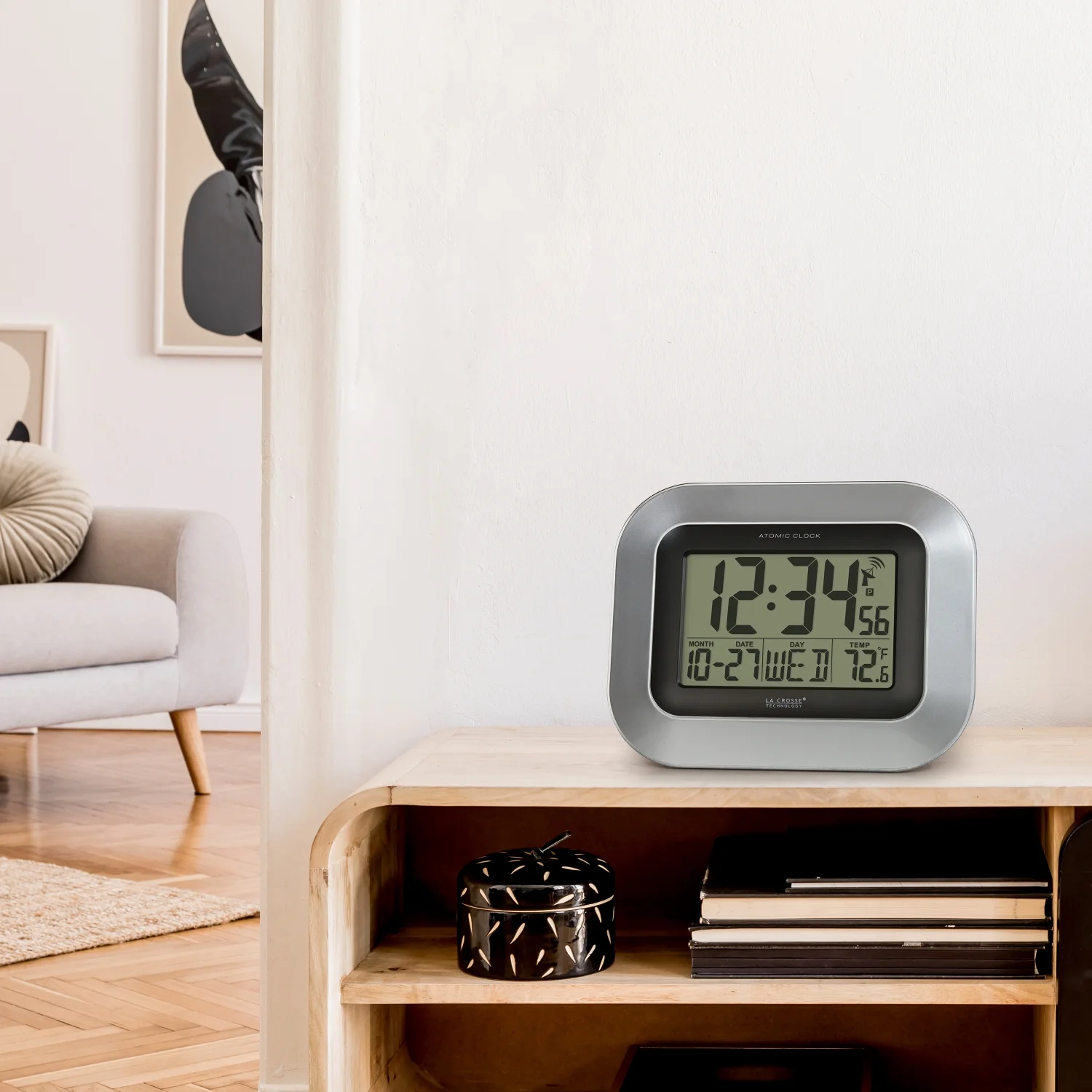 WT-8005U-S Atomic Digital Wall Clock with Indoor Temperature and Date - Image 3